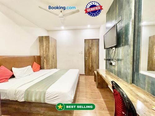 Hotel Janaki ! Varanasi ! fully-Air-Conditioned-hotel family-friendly-hotel, near-Kashi-Vishwanath-Temple and Ganga ghat