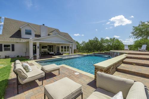 Peaceful Country Charm with Private Pool in Dripping Springs, USA