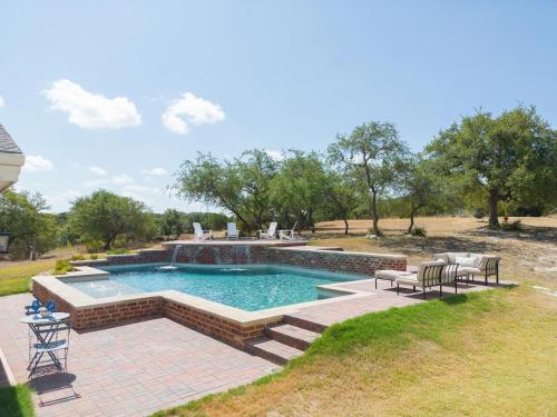 Peaceful Country Charm with Private Pool in Dripping Springs, USA