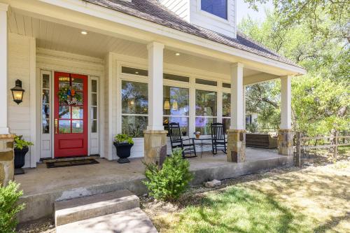 Peaceful Country Charm with Private Pool in Dripping Springs, USA