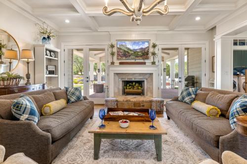 Peaceful Country Charm with Private Pool in Dripping Springs, USA