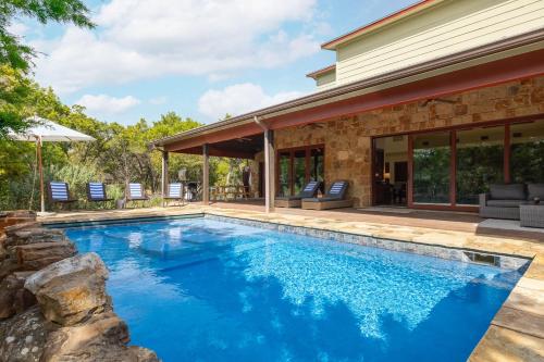 Luxury Urban Farmhouse with a Pool in Driftwood, Vereinigte Staaten von Amerika