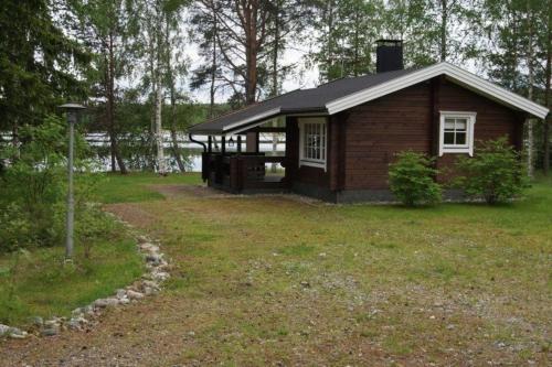 Hochwertiges Ferienhaus mit Sauna sowie Holzterrasse und Garten am See