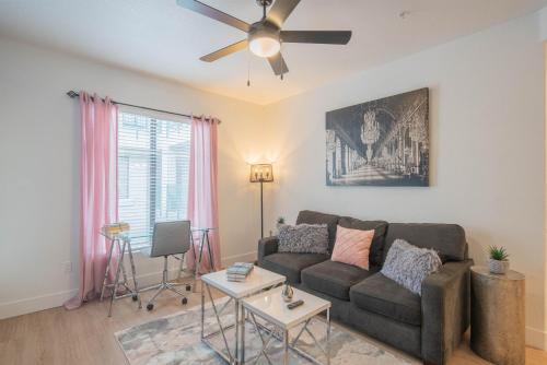 Premium Patio Lounge Remodeled 1-King 1BR Suite - Apartment - Scottsdale