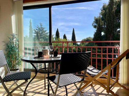 Joli appartement en bordure de mer à 15 minutes du port de Bandol