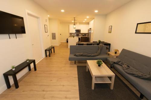 Mins to NYC- Stunning Two-Bedroom Apt