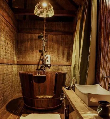 ห้องน้ำ, ธันซูร์ ตาไต อีโค รีสอร์ท (Thansur Tatai Eco Resort) in ตาไท