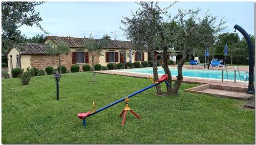 Ebenerdiges Ferienhaus im Herzen der Toskana mit Garten und Pool