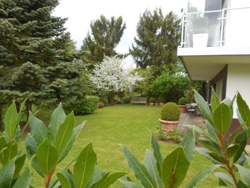 Ferienwohnung im Haus direkt am Waldrand mit Terrasse und Garage