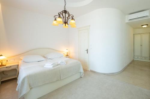 Deluxe Double Room with Sea View image 6