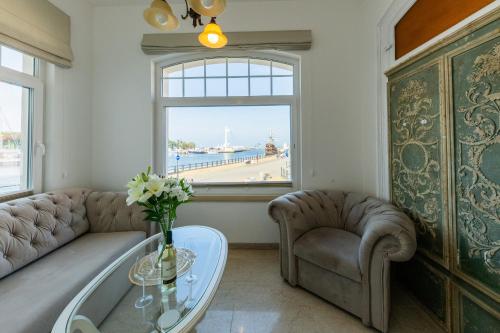 Deluxe Double Room with Sea View image 5