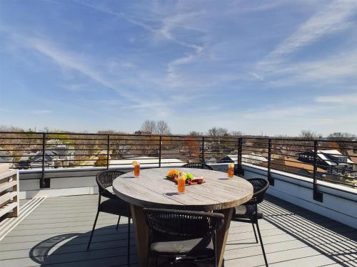 Foxy Skies - Private Rooftop - 5 mins to Broadway in Nashville, USA