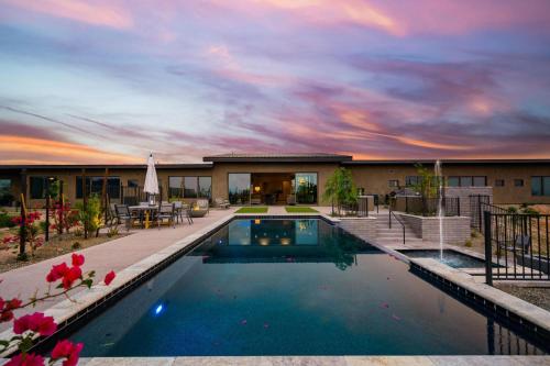 Paradise Canyon-Infinity Heated Pool-Estate 3