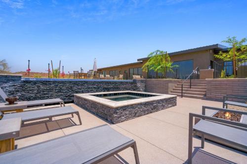 Paradise Canyon-Infinity Heated Pool-Estate 3