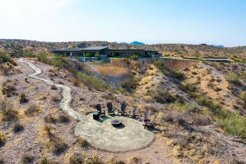 Paradise Canyon-Infinity Heated Pool-Estate 3