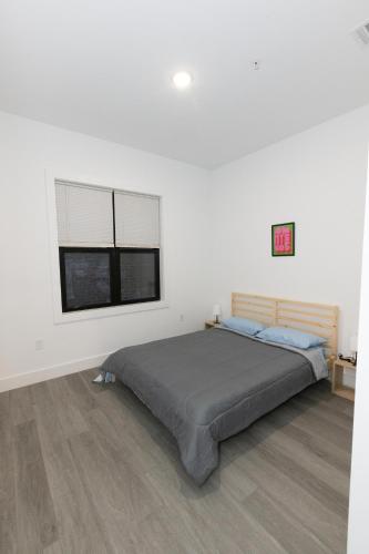 Chic 2-Bed Getaway Home-mins to NYC in Bayonne, USA