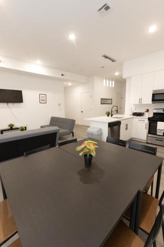 Chic 2-Bed Getaway Home-mins to NYC in Bayonne, USA