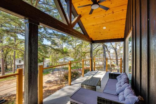 Lakeside Gun Barrel City Home with Fire Pit and Grill! in Gun Barrel City, USA