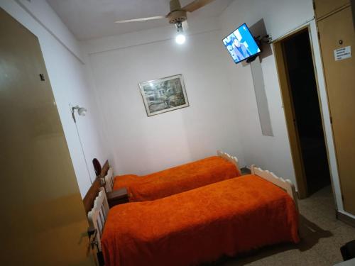 2 twin beds