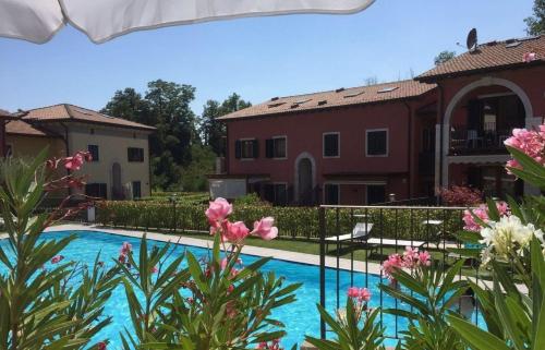 Helle Ferienwohnung in Santo mit Garten, gemeinsamem Pool und Terrasse