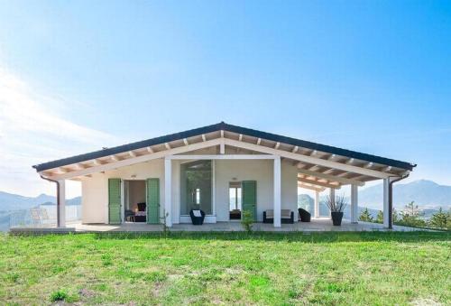 Nettes Ferienhaus in Acqualagna mit Großem Garten