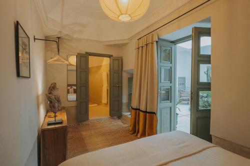 Superior Double Room image 4