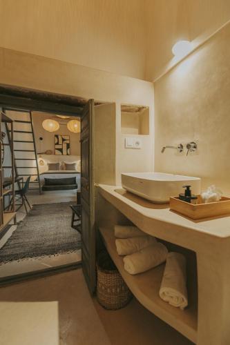 Deluxe Family Suite image 2