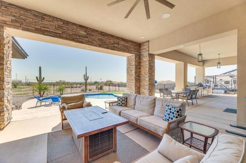 Luxurious Desert Oasis Fireplace and Private Pool!