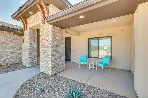 Luxurious Desert Oasis Fireplace and Private Pool!