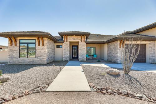 Luxurious Desert Oasis Fireplace and Private Pool!