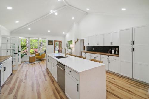 . Urban Farmhouse with a Modernism Twist!