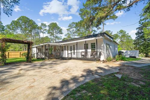 Urban Farmhouse with a Modernism Twist! home in Moultrie (GA)