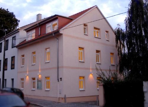 Moderne Ferienwohnung in zentraler aber ruhiger Lage, in der Nähe des Szeneviertels Dresden-Neustadt