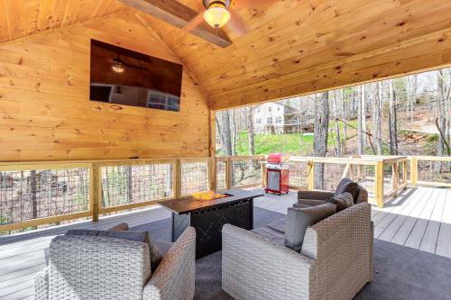 Blue Ridge Haven Near Hiking, Tubing and Kayaking! in Blue Ridge, USA
