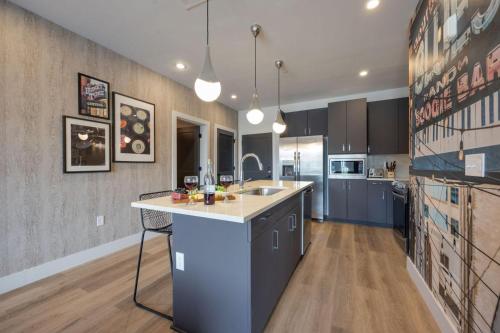 Fab Five-5 Unit Odyssey Combo-Heart of Midtown in Nashville, USA