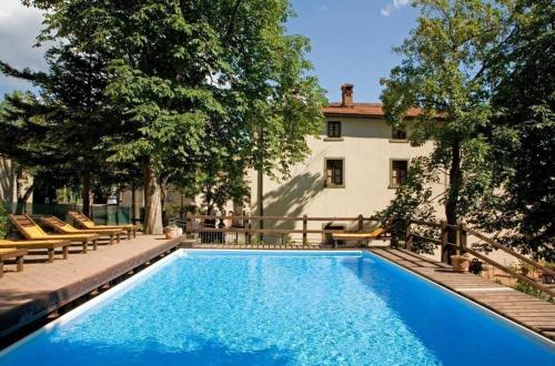 Landvilla mit Pool und Garten - die perfekte Kulisse für Feierlichkeiten oder Versammlungen