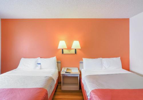 Motel 6-Medford, OR - North Motel 6 Medford North is perfectly located for both business and leisure guests in Medford (OR). The property features a wide range of facilities to make your stay a pleasant experience. Take advantag