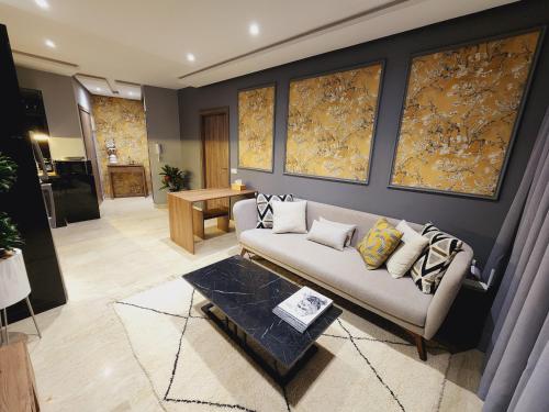 The Twenty-Six Palmier by IB Signature - Design 1Bedroom Apt with Wifi, Parking, Self check-in, 24 x7 Security - City View with terrace - Walk to Cafes! City Centre, Tram, Casablanca (photo 3)