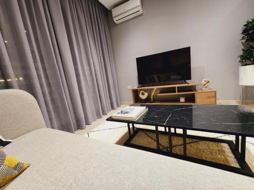 The Twenty-Six Palmier by IB Signature - Design 1Bedroom Apt with Wifi, Parking, Self check-in, 24 x7 Security - City View with terrace - Walk to Cafes! City Centre, Tram, Casablanca (photo 6)