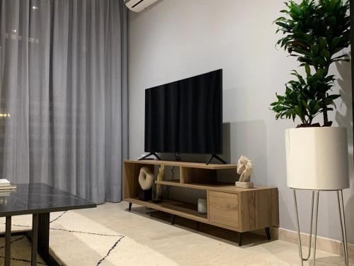 The Twenty-Six Palmier by IB Signature - Design 1Bedroom Apt with Wifi, Parking, Self check-in, 24 x7 Security - City View with terrace - Walk to Cafes! City Centre, Tram, Casablanca (photo 7)