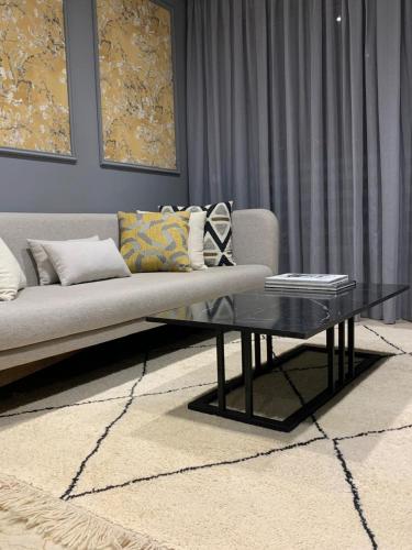 The Twenty-Six Palmier by IB Signature - Design 1Bedroom Apt with Wifi, Parking, Self check-in, 24 x7 Security - City View with terrace - Walk to Cafes! City Centre, Tram, Casablanca (photo 4)