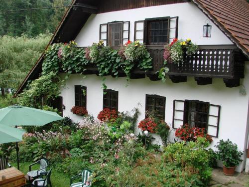 Komfortables Landhaus mit Gartengrundstück und Naturbadeteich direkt am Wald und verkehrsbegünstigt für Ausflüge - Location saisonnière - Rettenberg