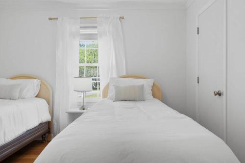 The Azalea House The Azalea House