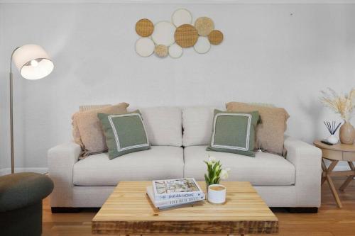 The Azalea House The Azalea House