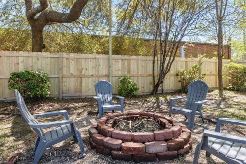 The Azalea House The Azalea House