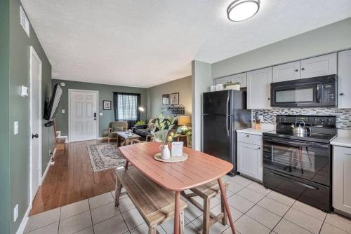 East Nash Local Dining Bars - Sleeps 6 in Nashville, USA