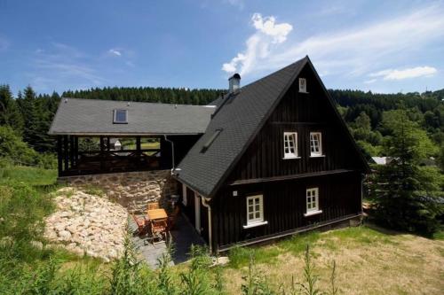 Ferienwohnung in Klingenthal mit Terrasse, Grill und Garten