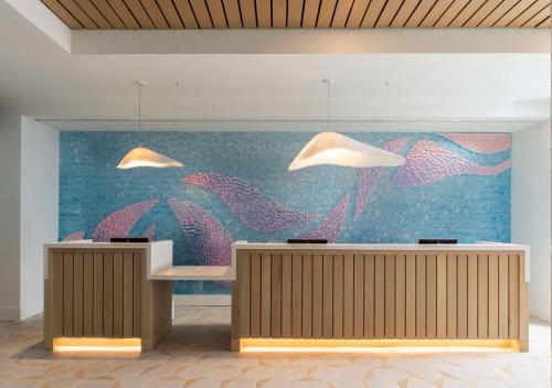 The Singer Oceanfront Resort, Curio Collection by Hilton