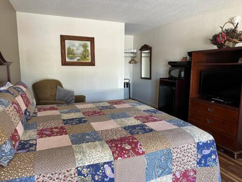 Sunset Inn and Suites – Fredericksburg, TX