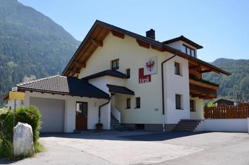 Großzügiges Appartement mit eingezäuntem Garten im Herzen von Tirol